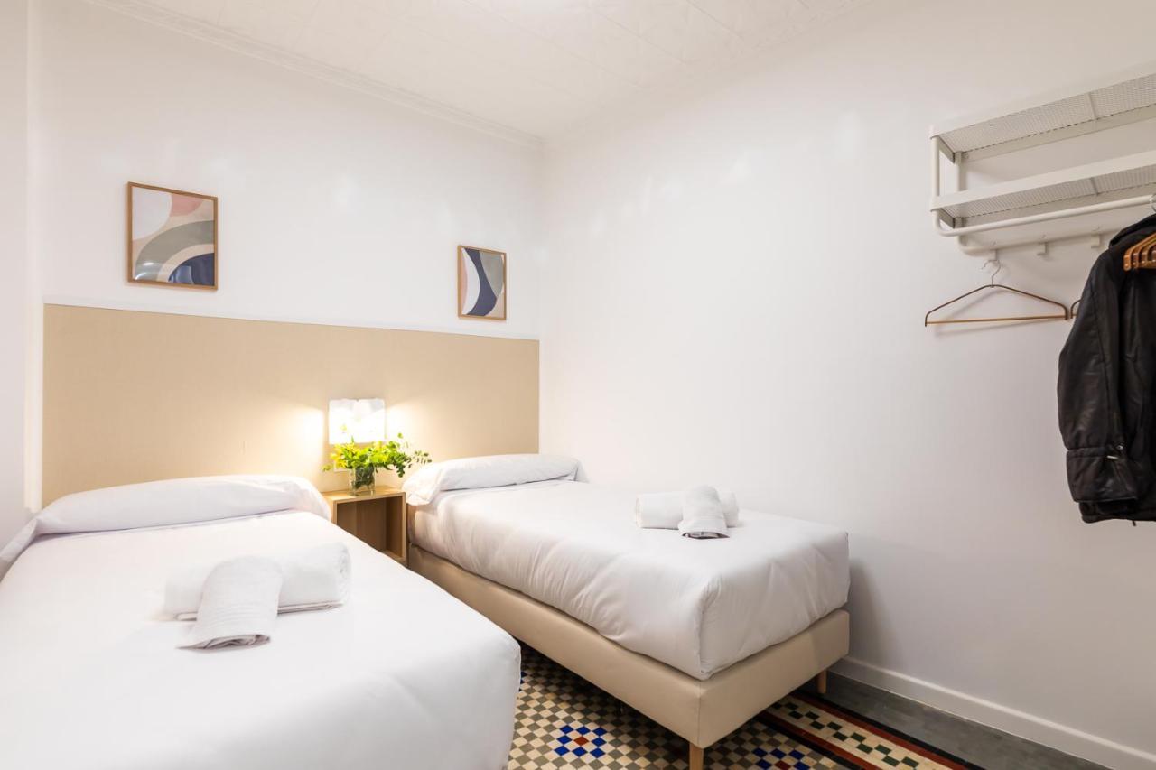 Pension Alicante By Moontels Valencia Exterior photo