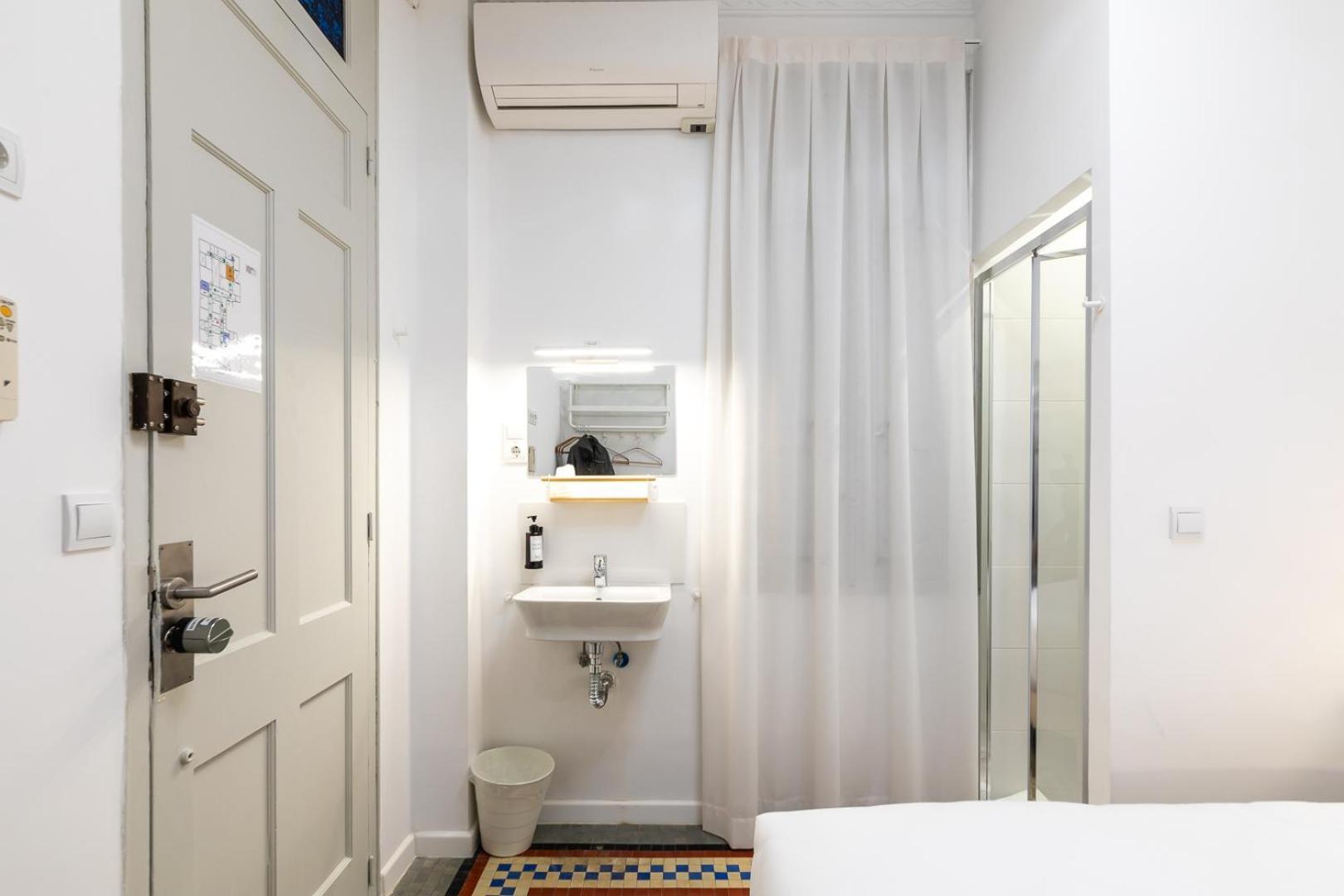 Pension Alicante By Moontels Valencia Exterior photo