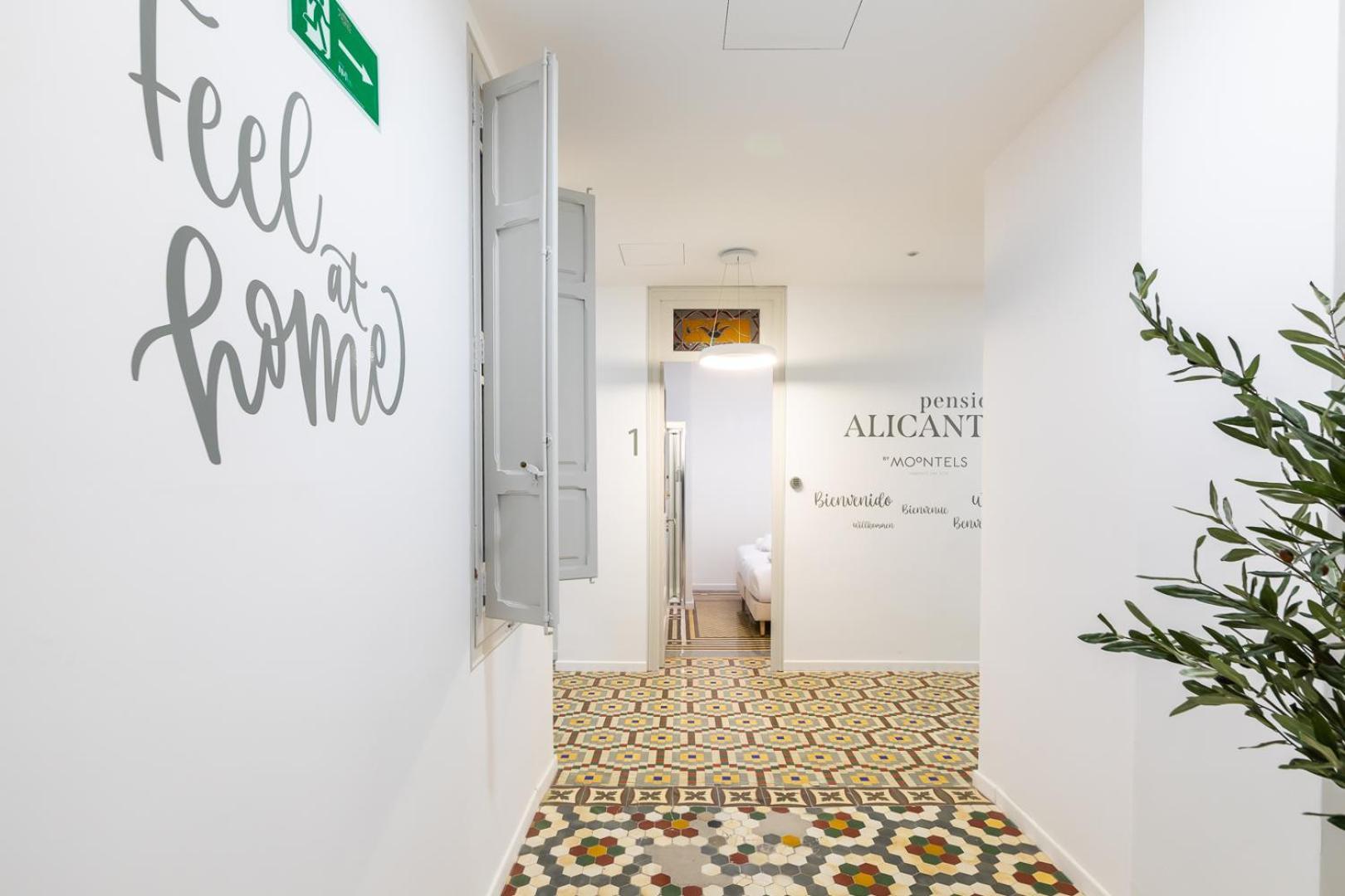 Pension Alicante By Moontels Valencia Exterior photo