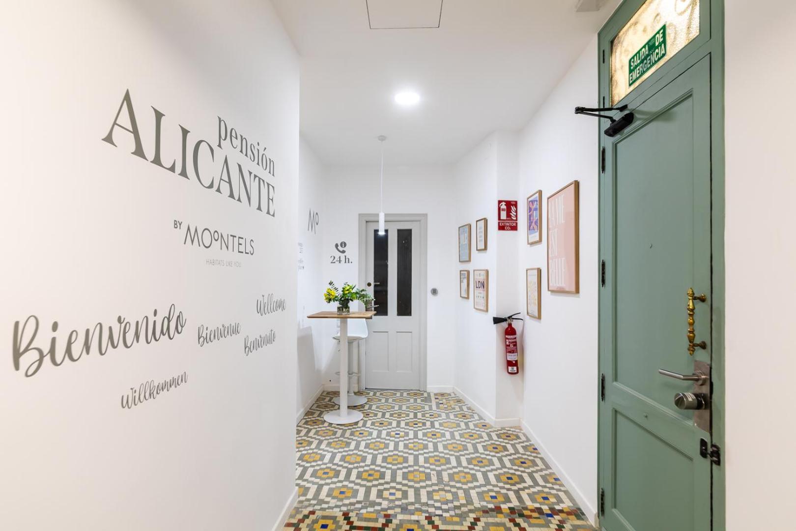 Pension Alicante By Moontels Valencia Exterior photo