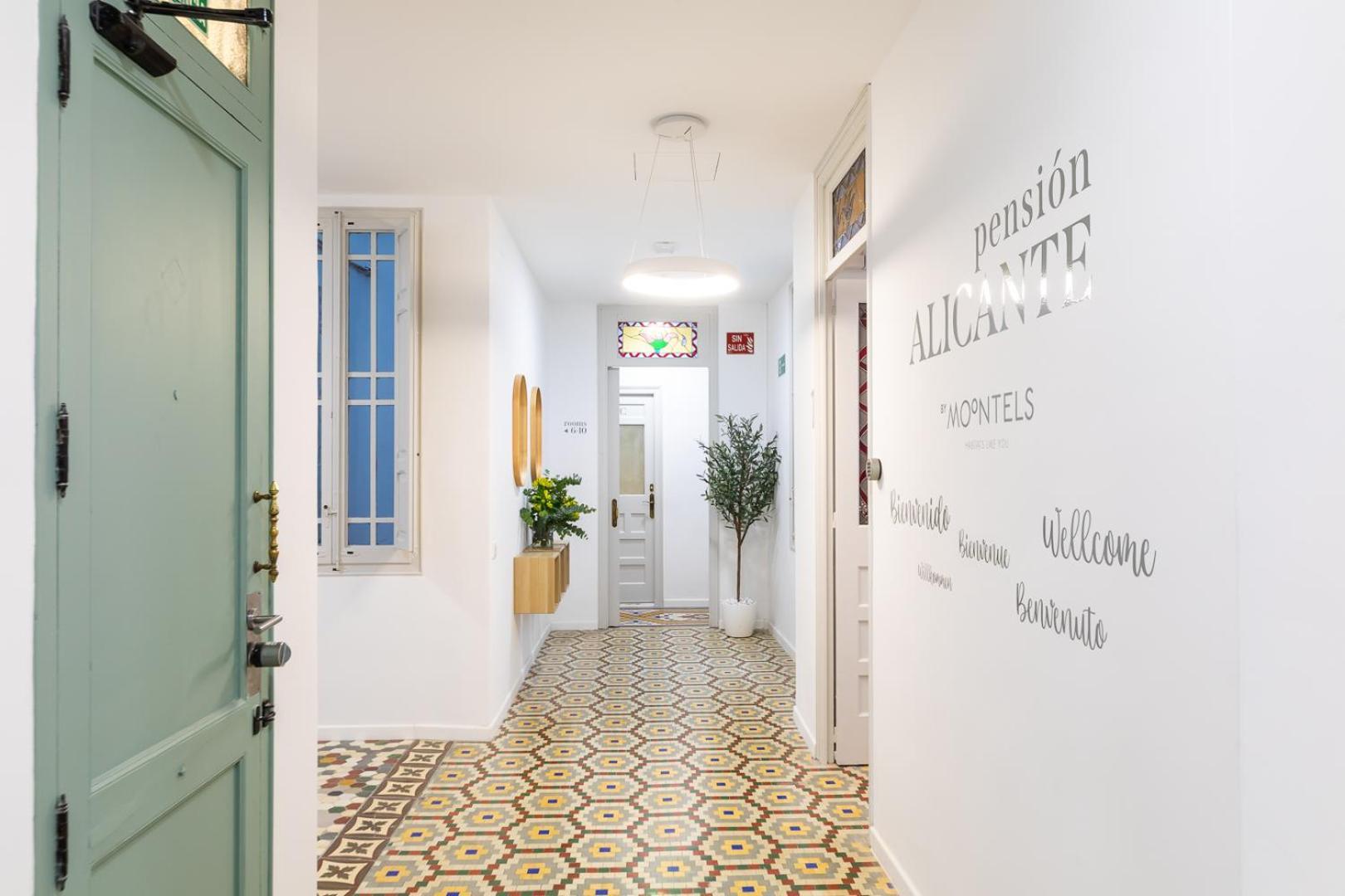 Pension Alicante By Moontels Valencia Exterior photo