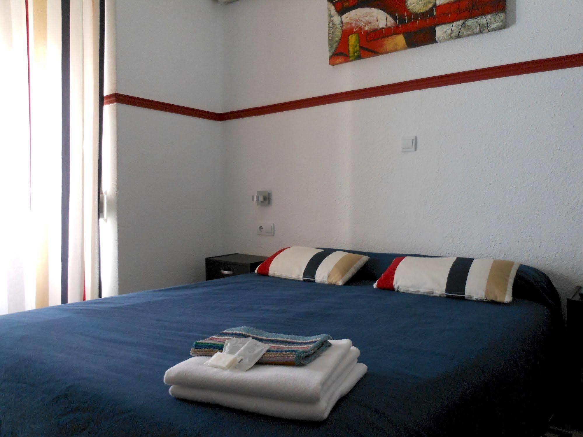 Pension Alicante By Moontels Valencia Exterior photo