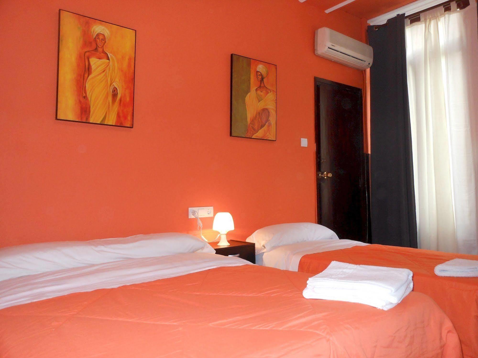Pension Alicante By Moontels Valencia Exterior photo