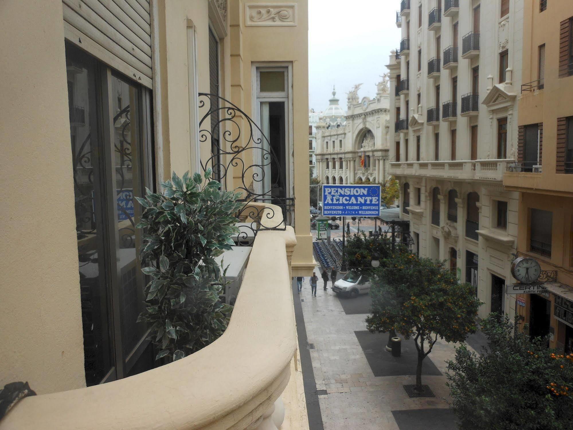 Pension Alicante By Moontels Valencia Exterior photo
